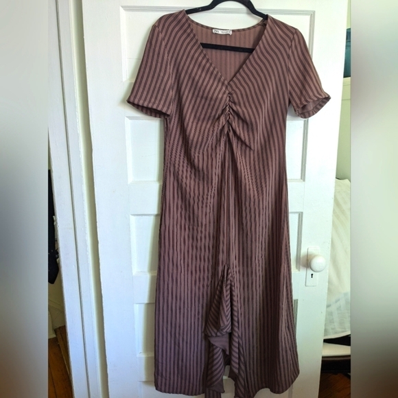 ZARA RUSHED BOHO RUFFLED SHORT SLEEVES BROWN VERTICAL STRIPED MIDI DRESS… - Picture 3 of 16